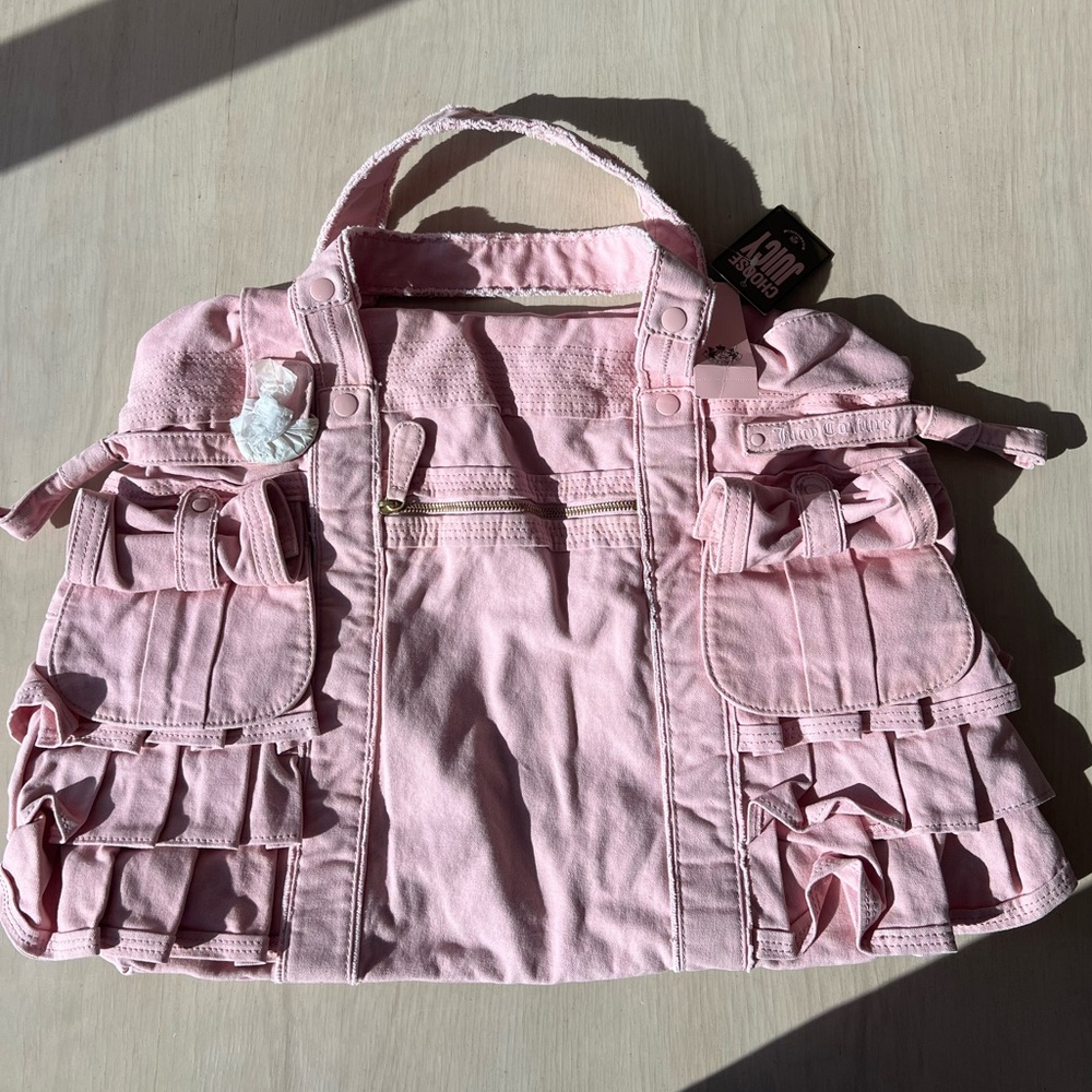 Juicy Couture Designer Logo Pink Cream
Ruffle Distressed Shoulder Tote Bag